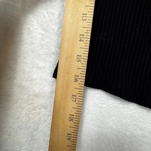 H&M Crop Top Womens Size Medium Black Short Sleeve Y2K Preppy Ribbed Goth - Picture 8 of 9